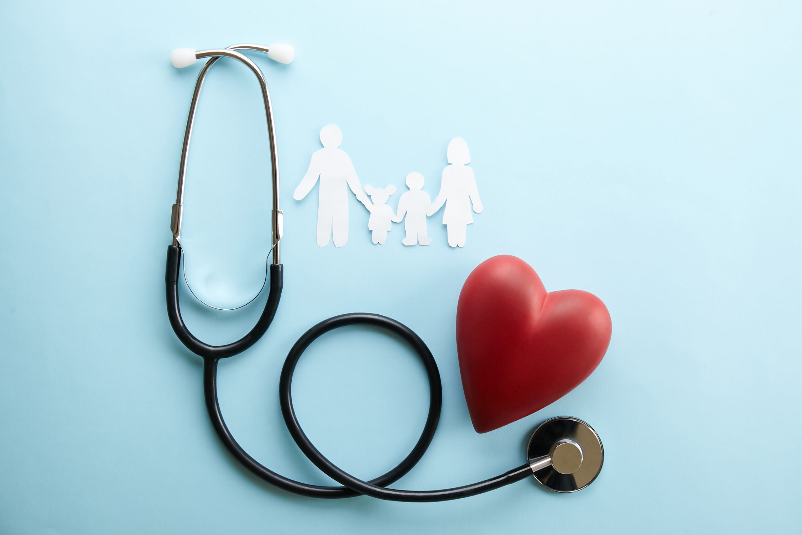  life insurance concept. Paper chain in form of family, mother, father, son &amp; daughter. Stethoscope acoustic medical device on blue background